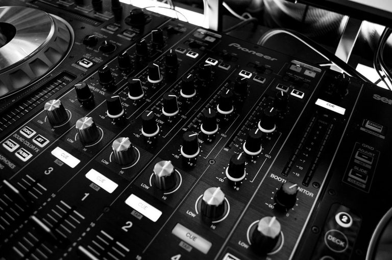 Make Your Own Dance Beats Easily With Online Music Software